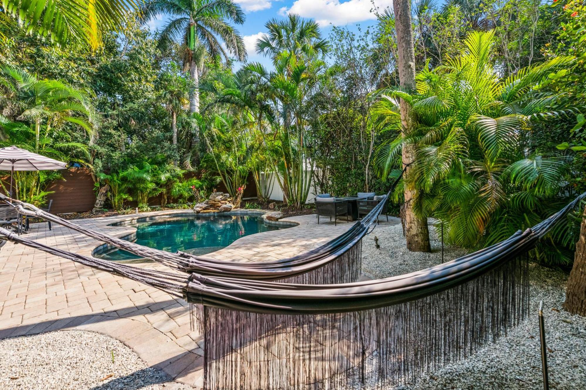 Sandy Pants - Designer Beach Chic Home Steps To Beach Backyard Oasis W Heated Pool Anna Maria Exterior foto